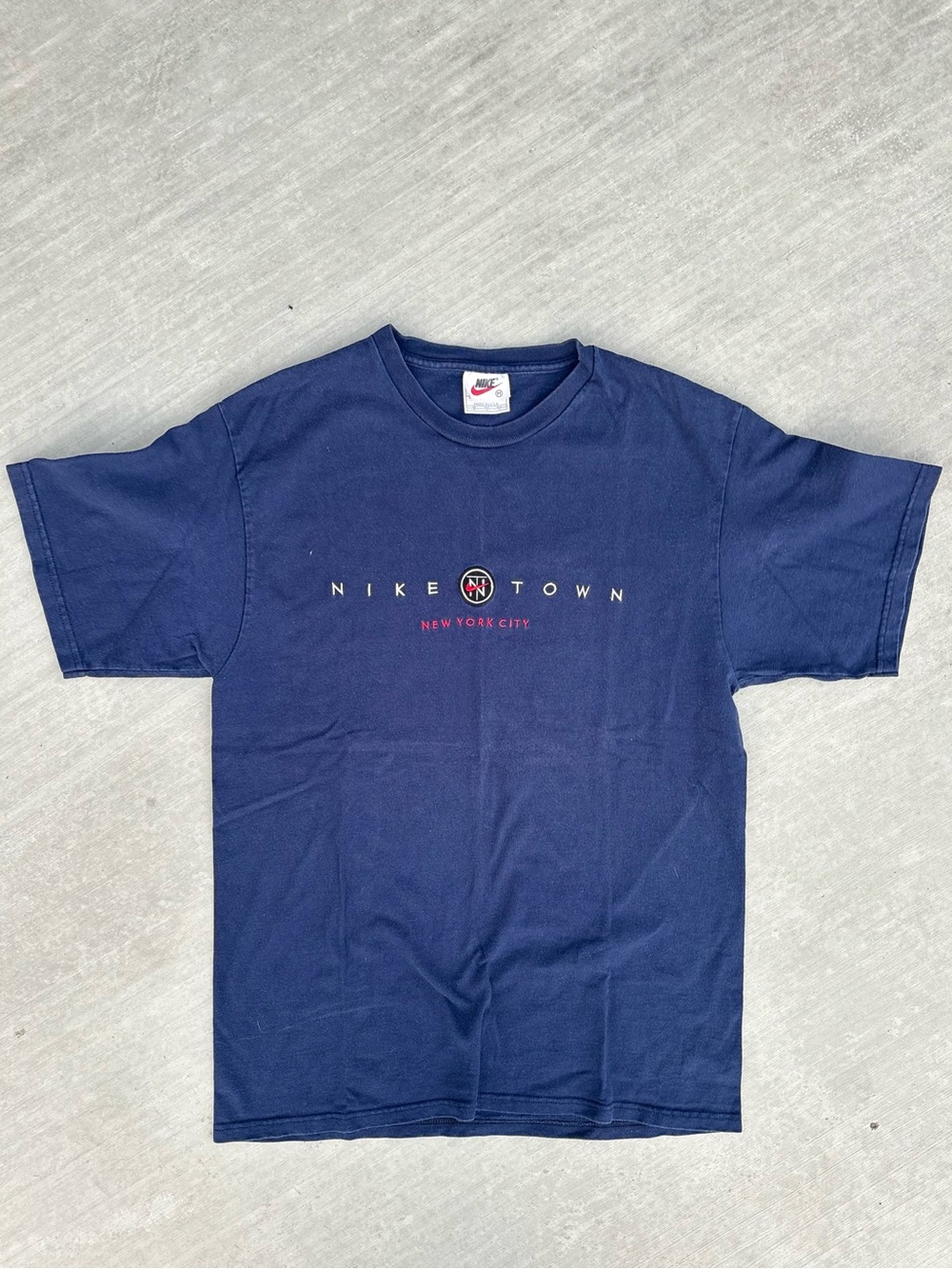Vintage 90s NikeTown New York City T Shirt Made USA Navy NIKE Men’s Medium